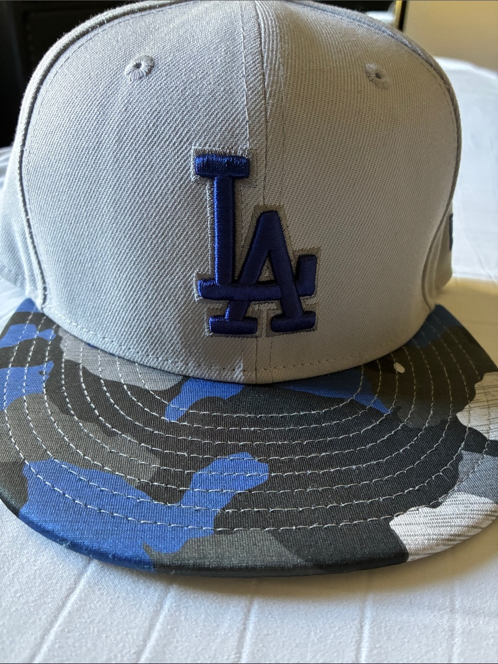 New Era Men’s LA Hat in Gray with Blue Camo Brim